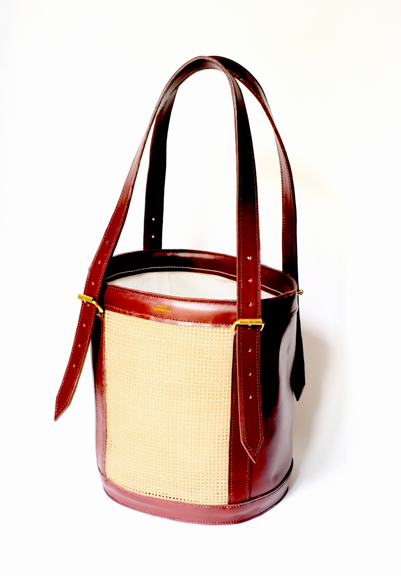 Alma bag, side view, Model, Studio, Burgundy, bucket bag, Hand bag, Rattan, mediterranean vibe, Premium leather, Unique design, Maison Corbelli, Luxury, grain calf leather