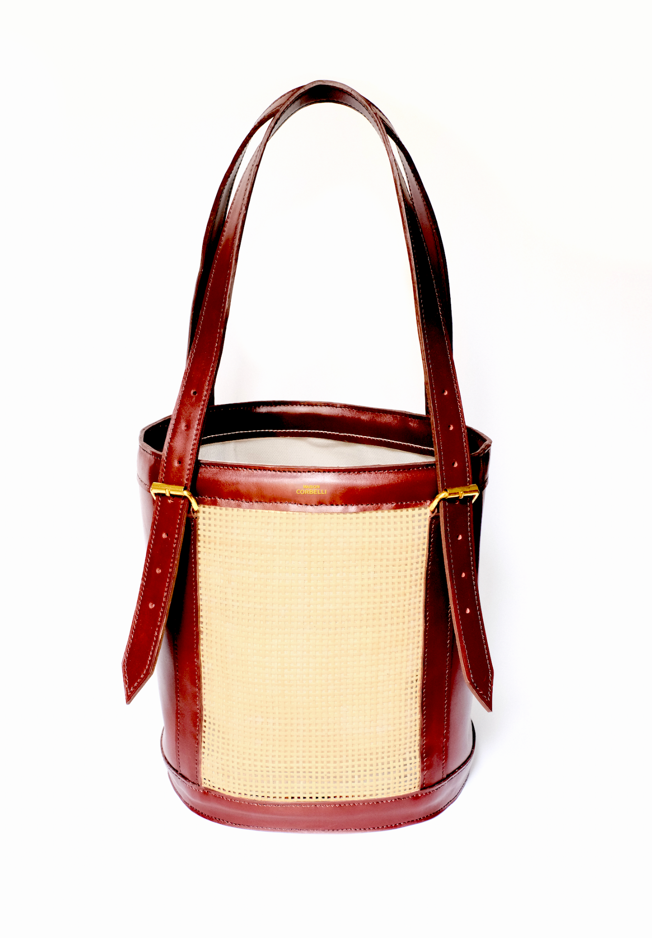 Alma bag, Front view, Model, Studio, Burgundy, bucket bag, Hand bag, Rattan, mediterranean vibe, Premium leather, Unique design, Maison Corbelli, Luxury, grain calf leather