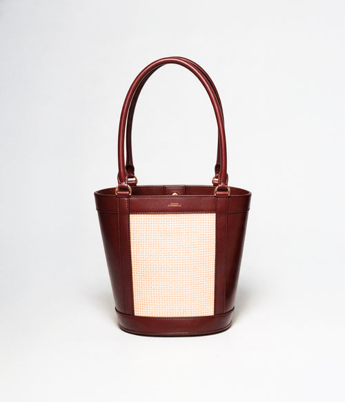 Alma bag, Front view, Model, Studio, Burgundy, bucket bag, Hand bag, Rattan, mediterranean vibe, Premium leather, Unique design, Maison Corbelli, Luxury, grain calf leather